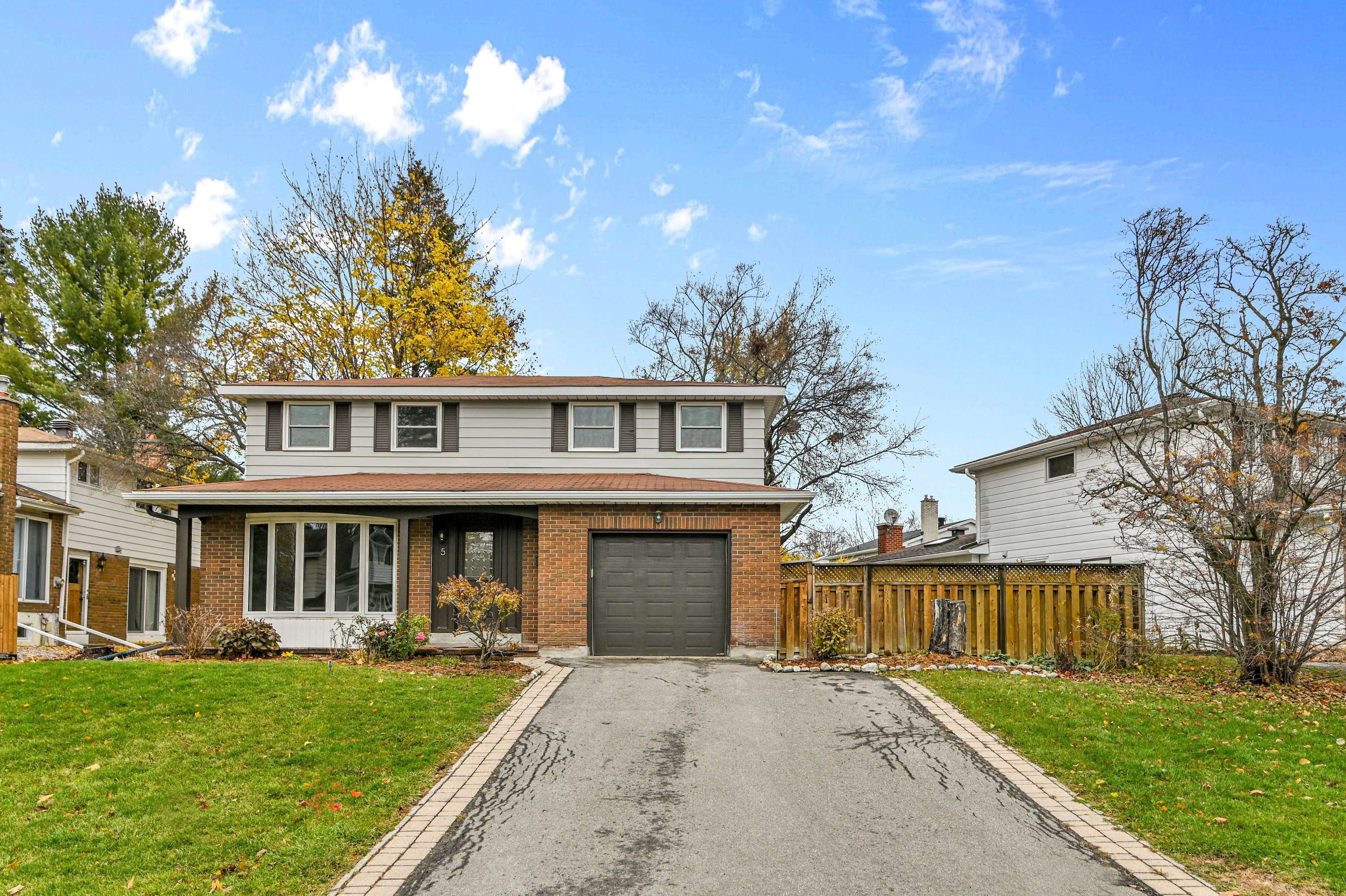 5 Parkridge CRES, Blackburn Hamlet, ON K1B 3E6