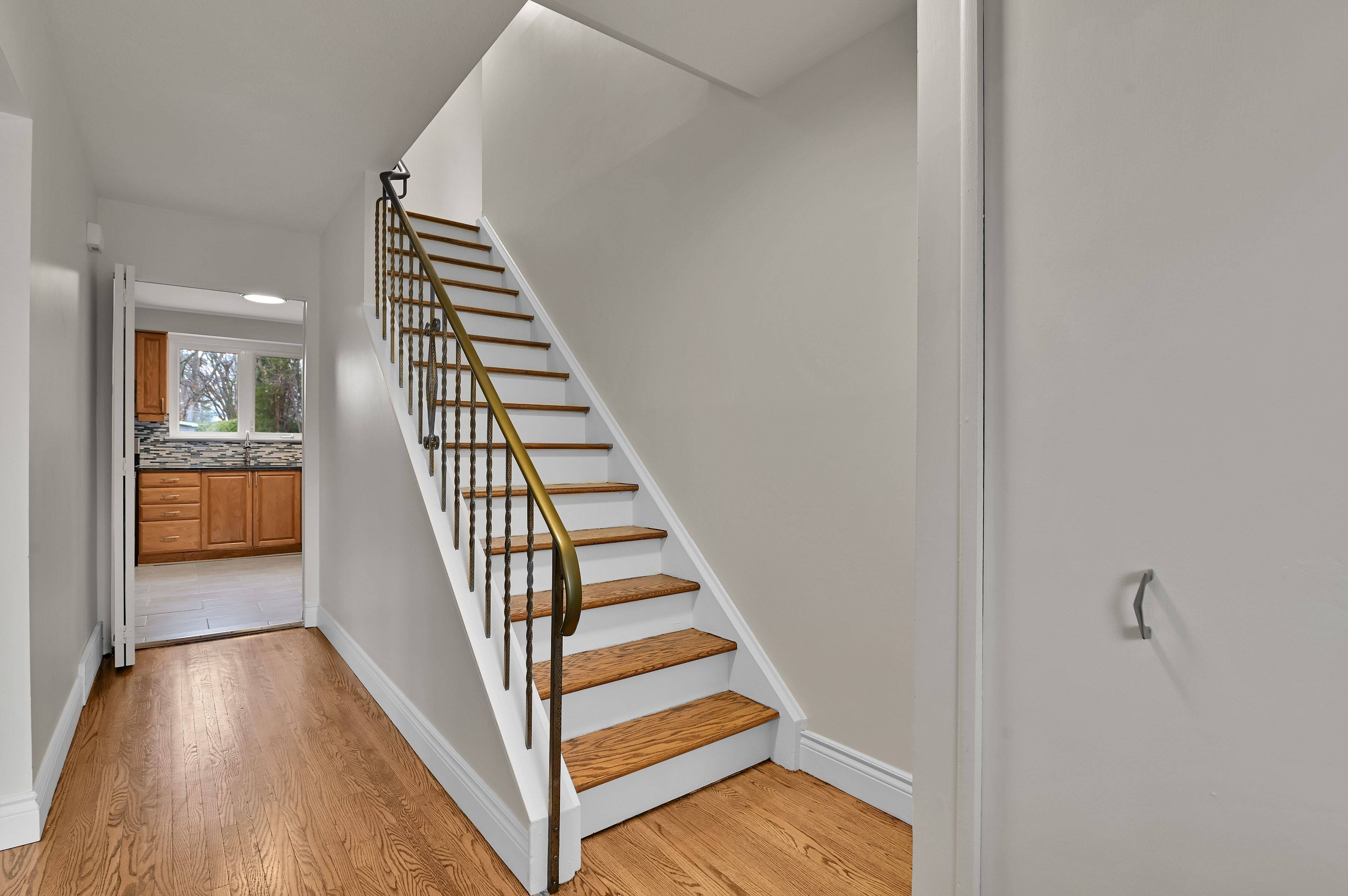 5 Parkridge CRES, Blackburn Hamlet, ON K1B 3E6