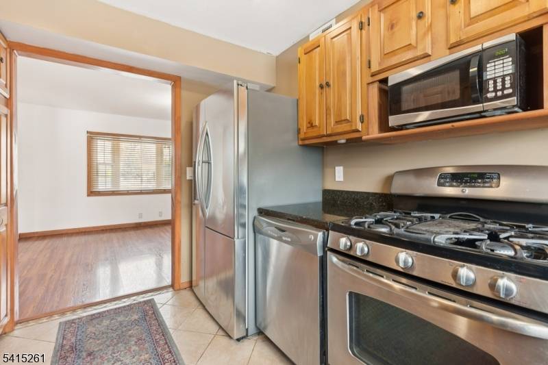 32 Glenville Rd, Edison Twp., NJ 08817