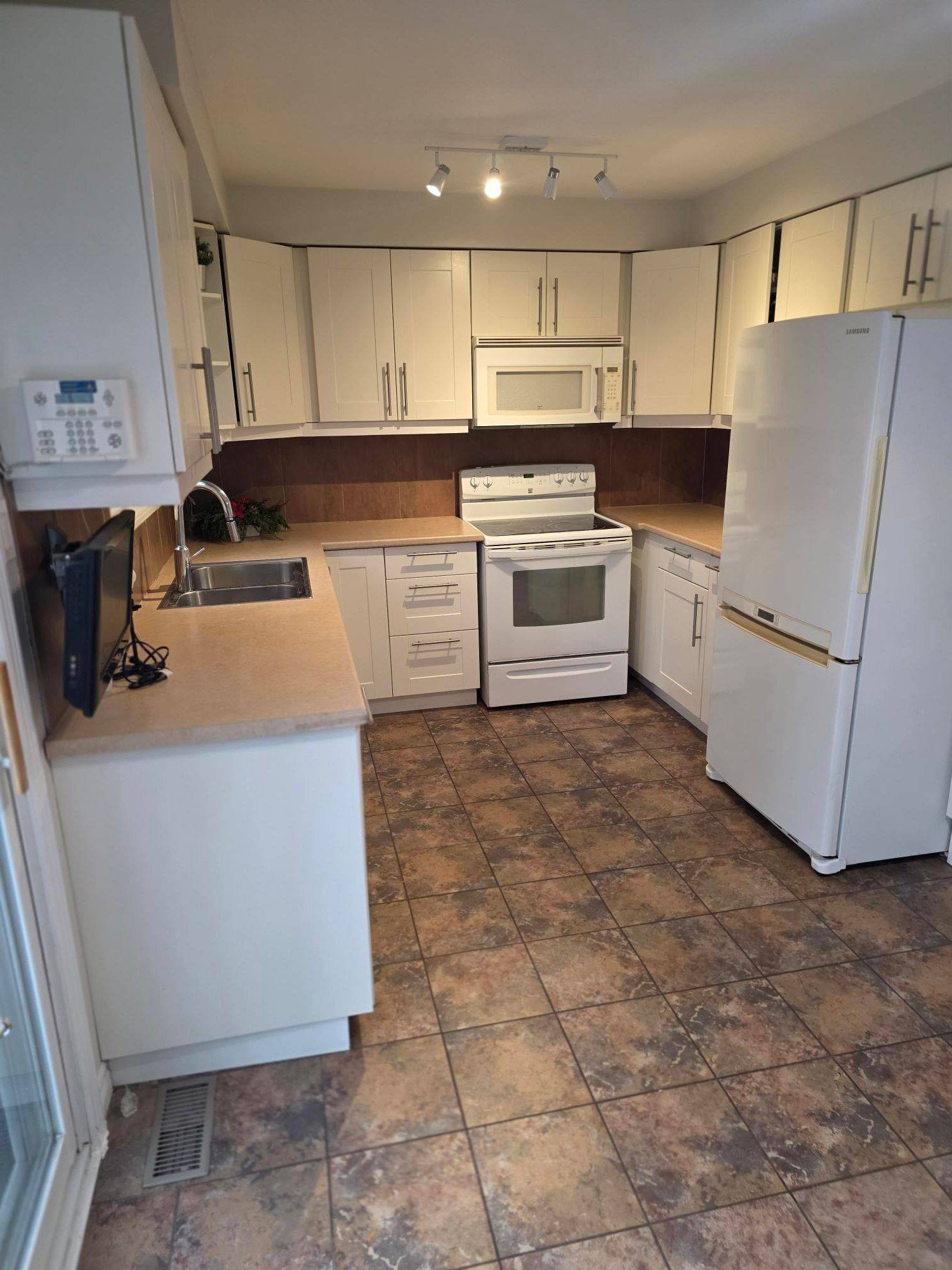 1296 Valerie CRES W, Oakville, ON L6J 7E5