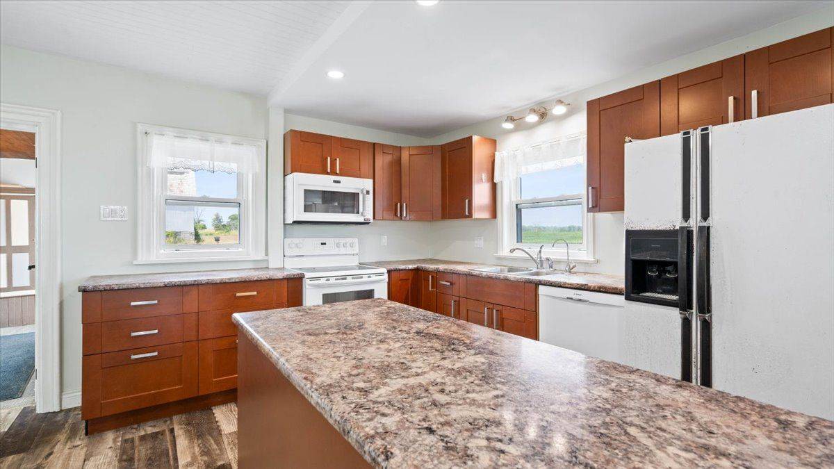 837 Casey RD, Belleville, ON K8N 4Z6