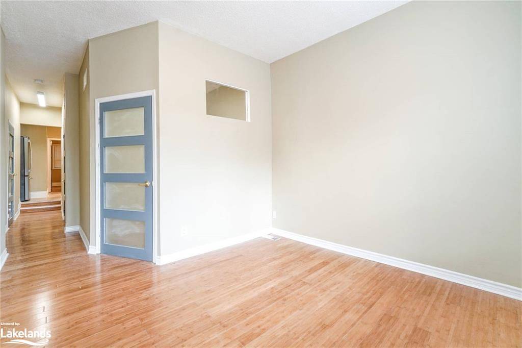 214 Gerrard ST E, Toronto C08, ON M5A 2E6
