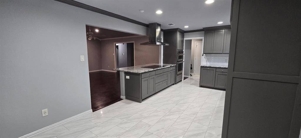 509 Royal Valley Road, Grand Prairie, TX 75052