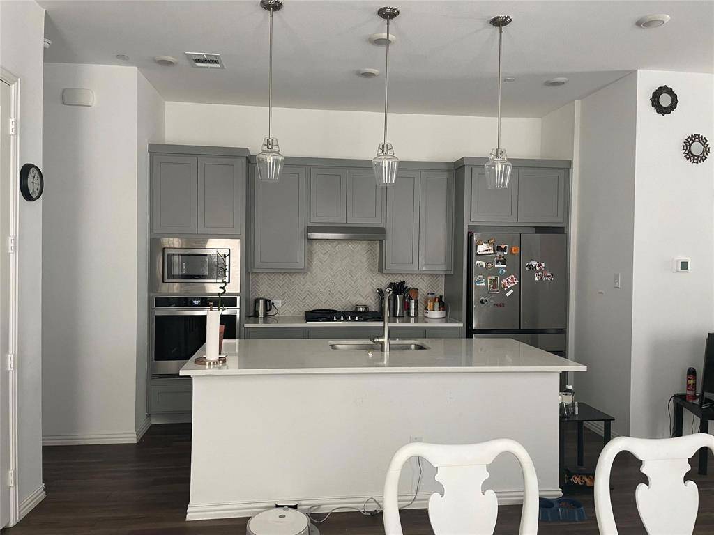 9920 Hennings Street, Irving, TX 75063