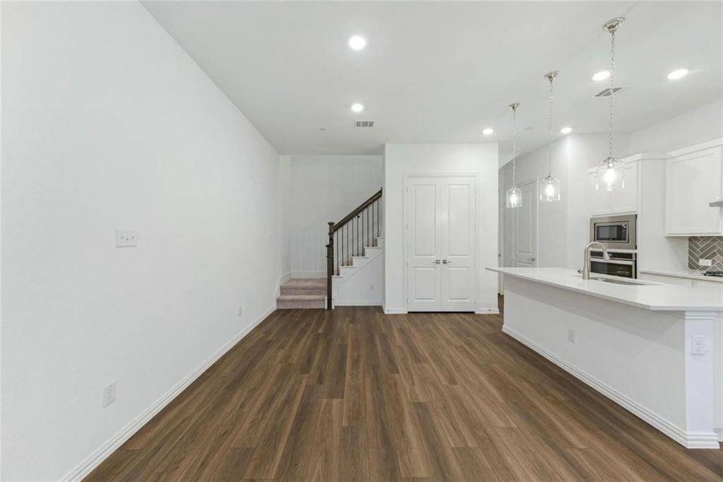 9920 Hennings Street, Irving, TX 75063