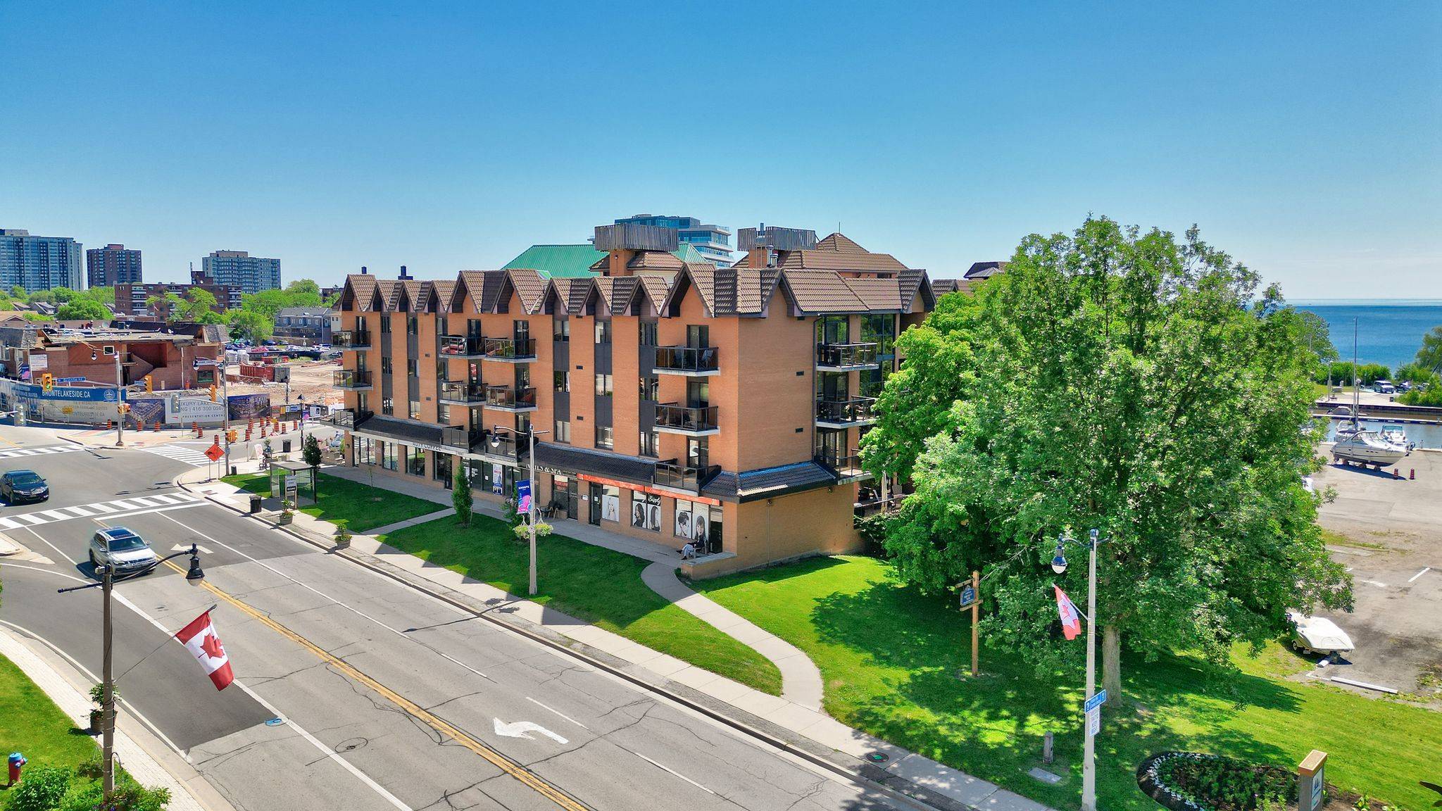 102 Bronte RD #303, Oakville, ON L6L 6J5