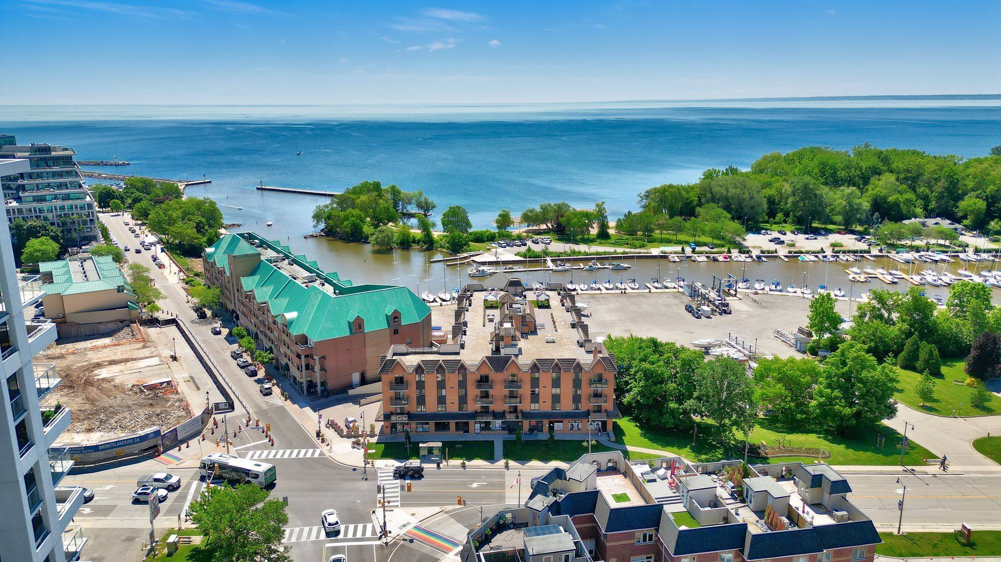 102 Bronte RD #303, Oakville, ON L6L 6J5