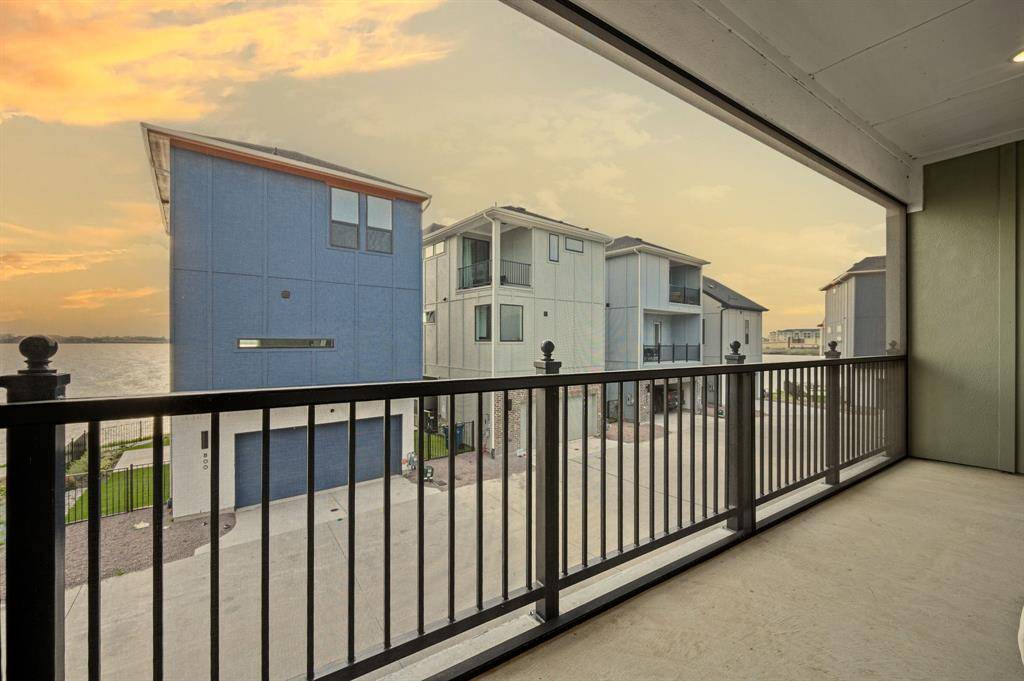 802 Resort Drive, Rowlett, TX 75088