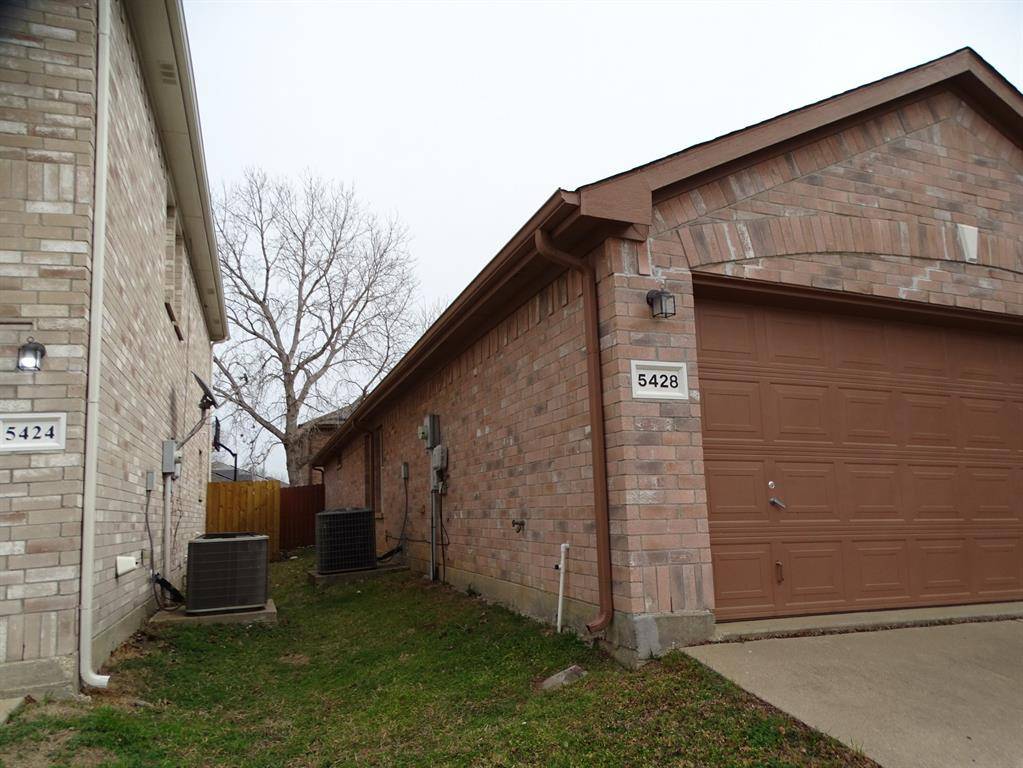 5428 Maverick Drive, Grand Prairie, TX 75052