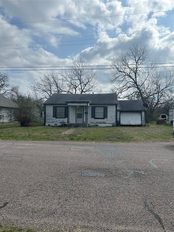509 Allen Avenue, Bonham, TX 75418
