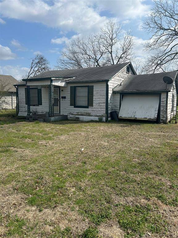 509 Allen Avenue, Bonham, TX 75418