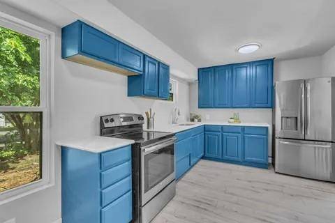 110 N Hillside Street, Red Oak, TX 75154