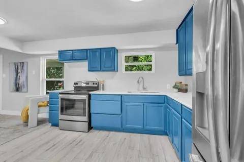 110 N Hillside Street, Red Oak, TX 75154