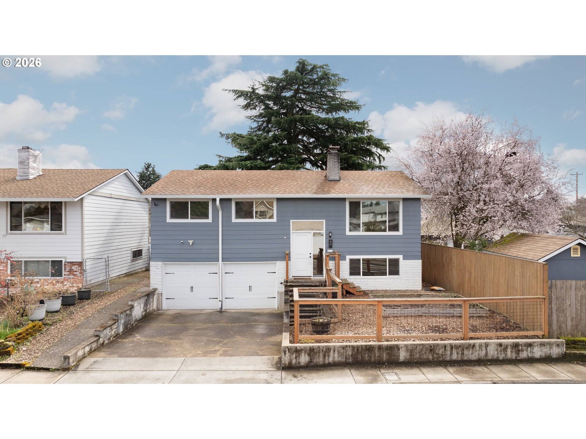 9216 SE MARKET ST, Portland, OR 97216