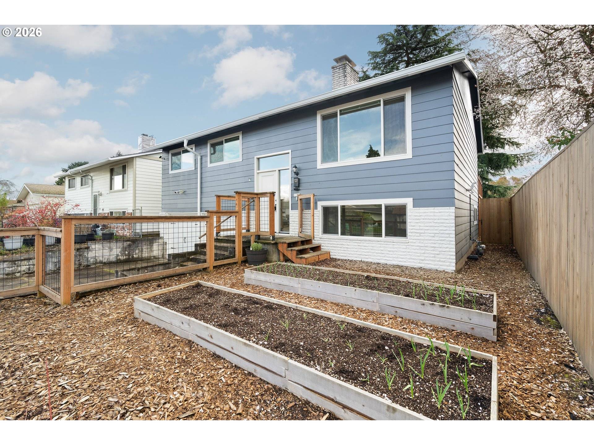 9216 SE MARKET ST, Portland, OR 97216