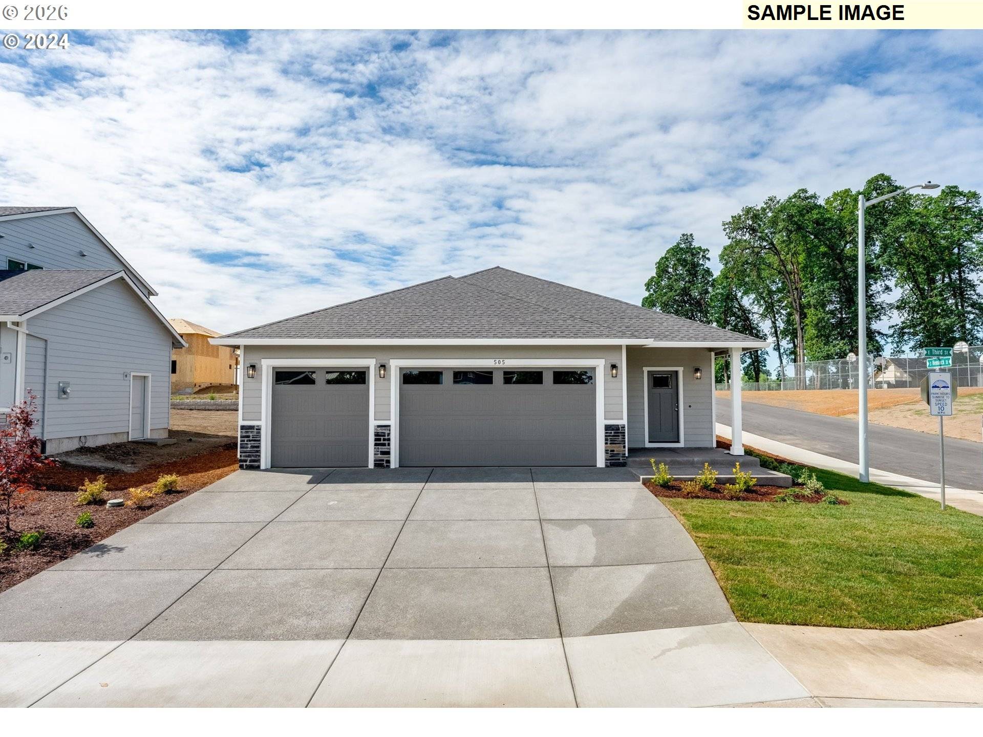 563 E Cleveland ST, Carlton, OR 97111