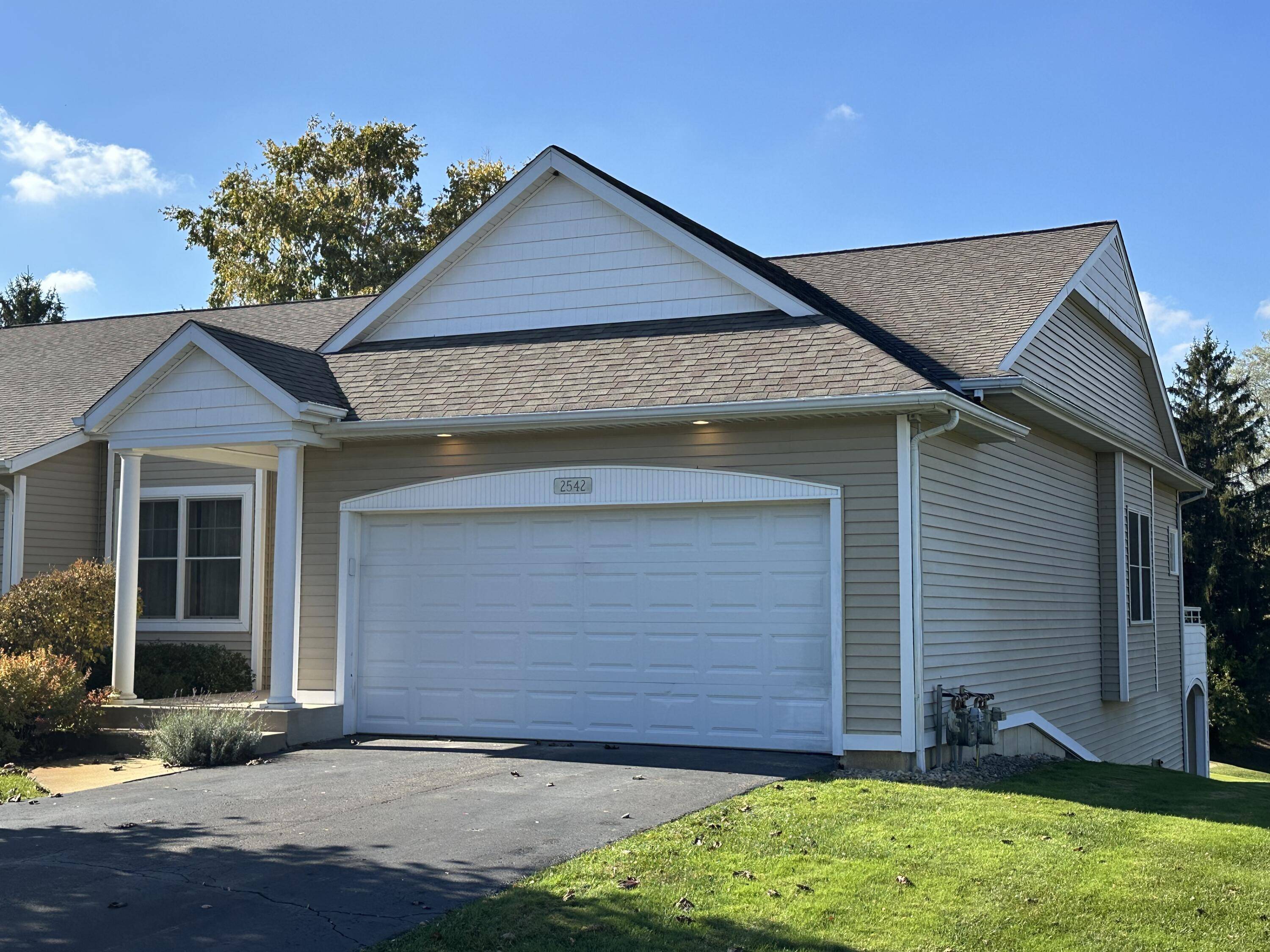 2542 Medinah LN, Hagar Twp, MI 49022