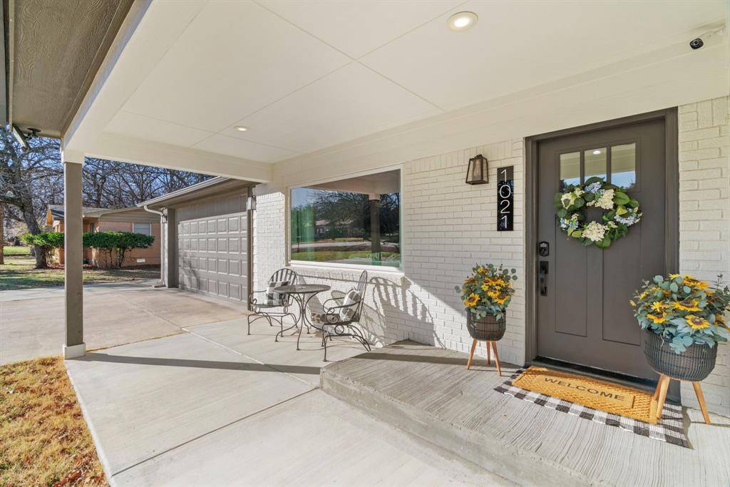 1021 Poe Street, Azle, TX 76020