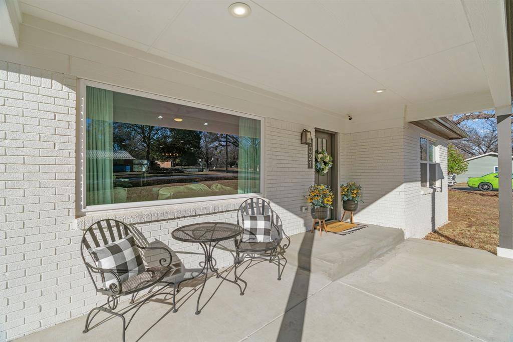 1021 Poe Street, Azle, TX 76020