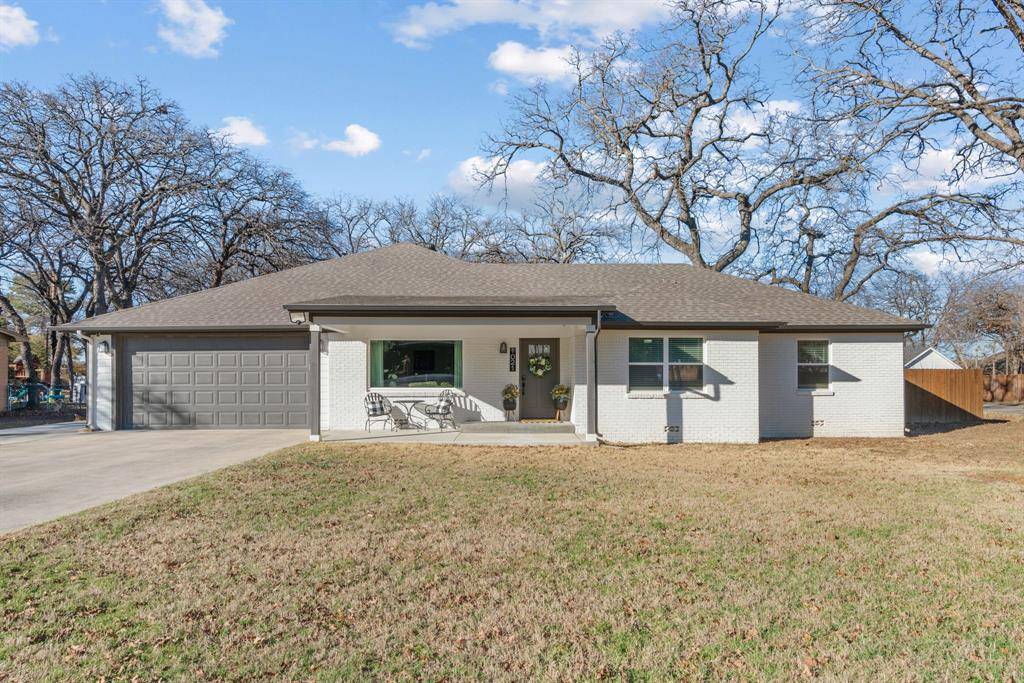1021 Poe Street, Azle, TX 76020