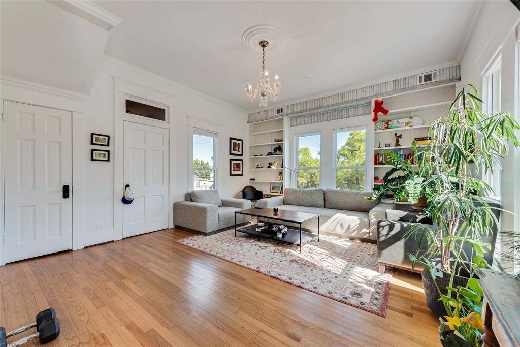 1419 Beaumont Street, Dallas, TX 75215