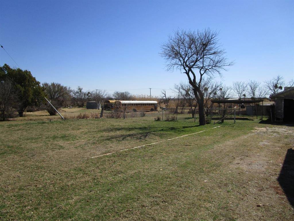 106 E Magnolia Avenue, Electra, TX 76360