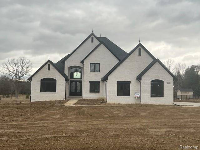 01 Bur Oak LN, Oakland Charter Township, MI 48363