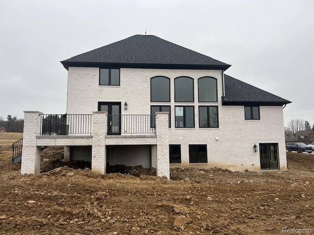01 Bur Oak LN, Oakland Charter Township, MI 48363
