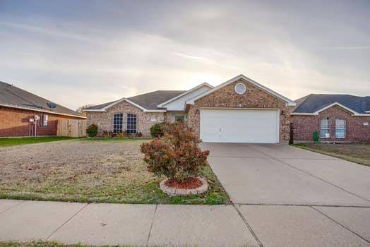 951 Morgan Drive, Burleson, TX 76028