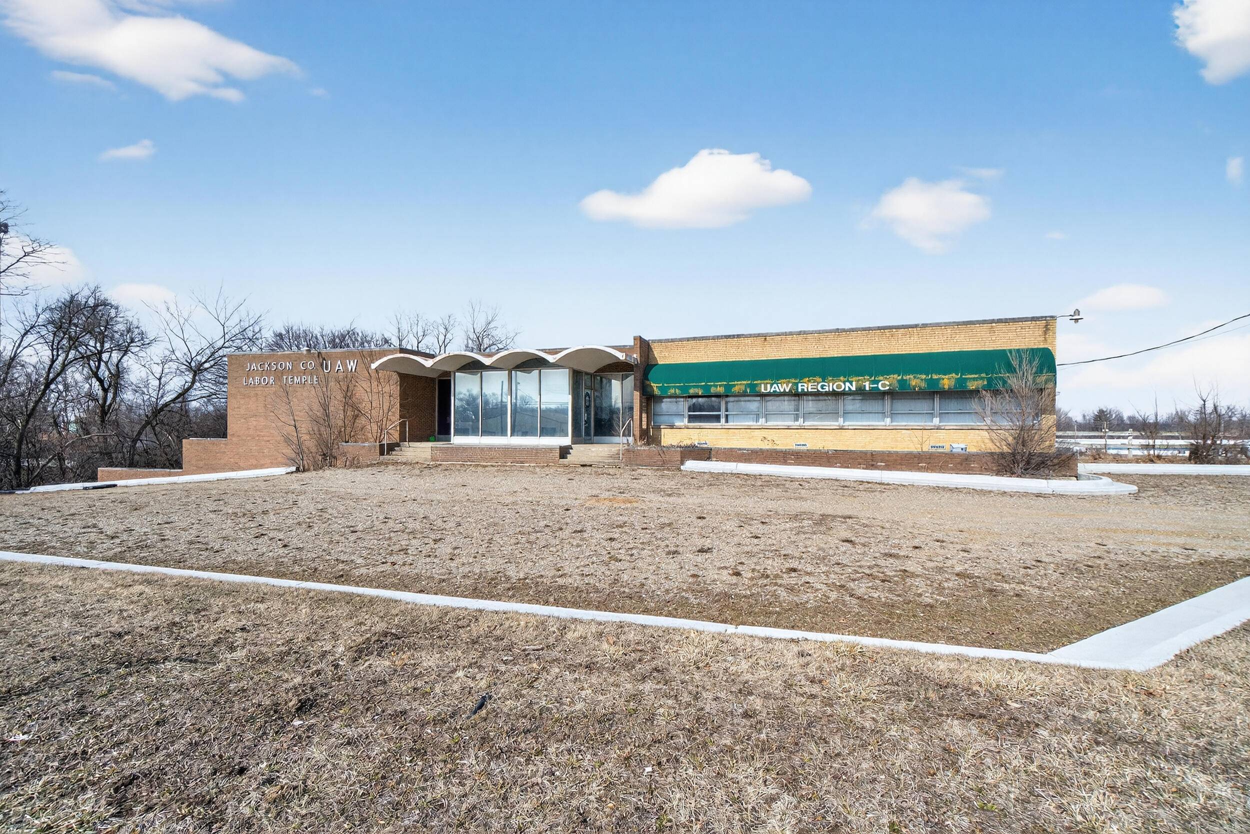 1002 E South ST, Jackson City, MI 49203