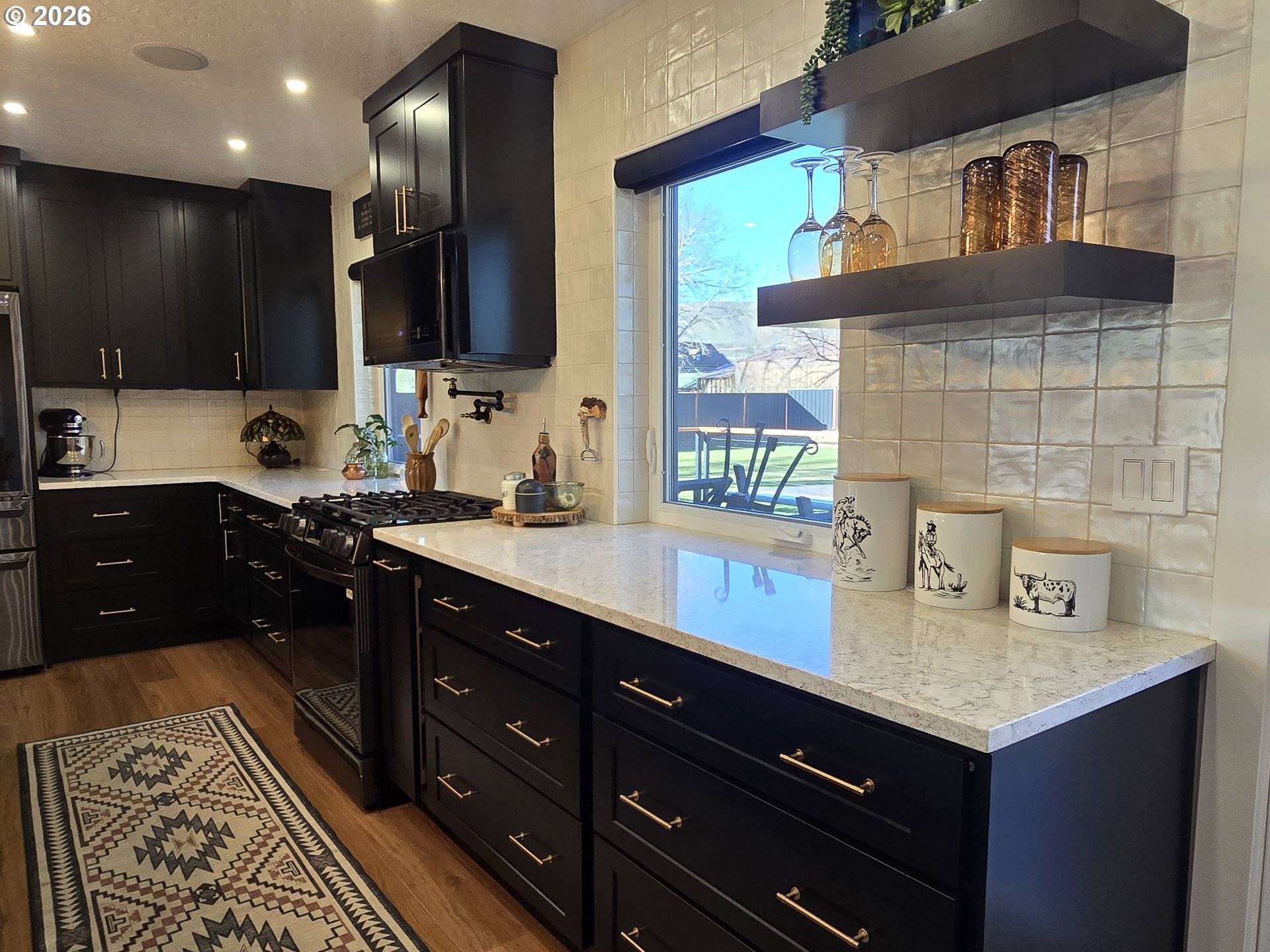 230 HOGANS ALY, Dufur, OR 97021