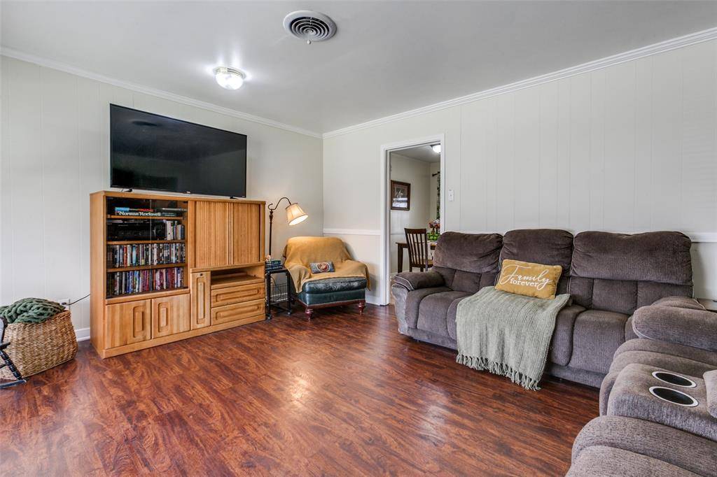 1918 S 5th Street, Garland, TX 75040