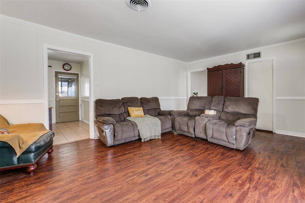 1918 S 5th Street, Garland, TX 75040