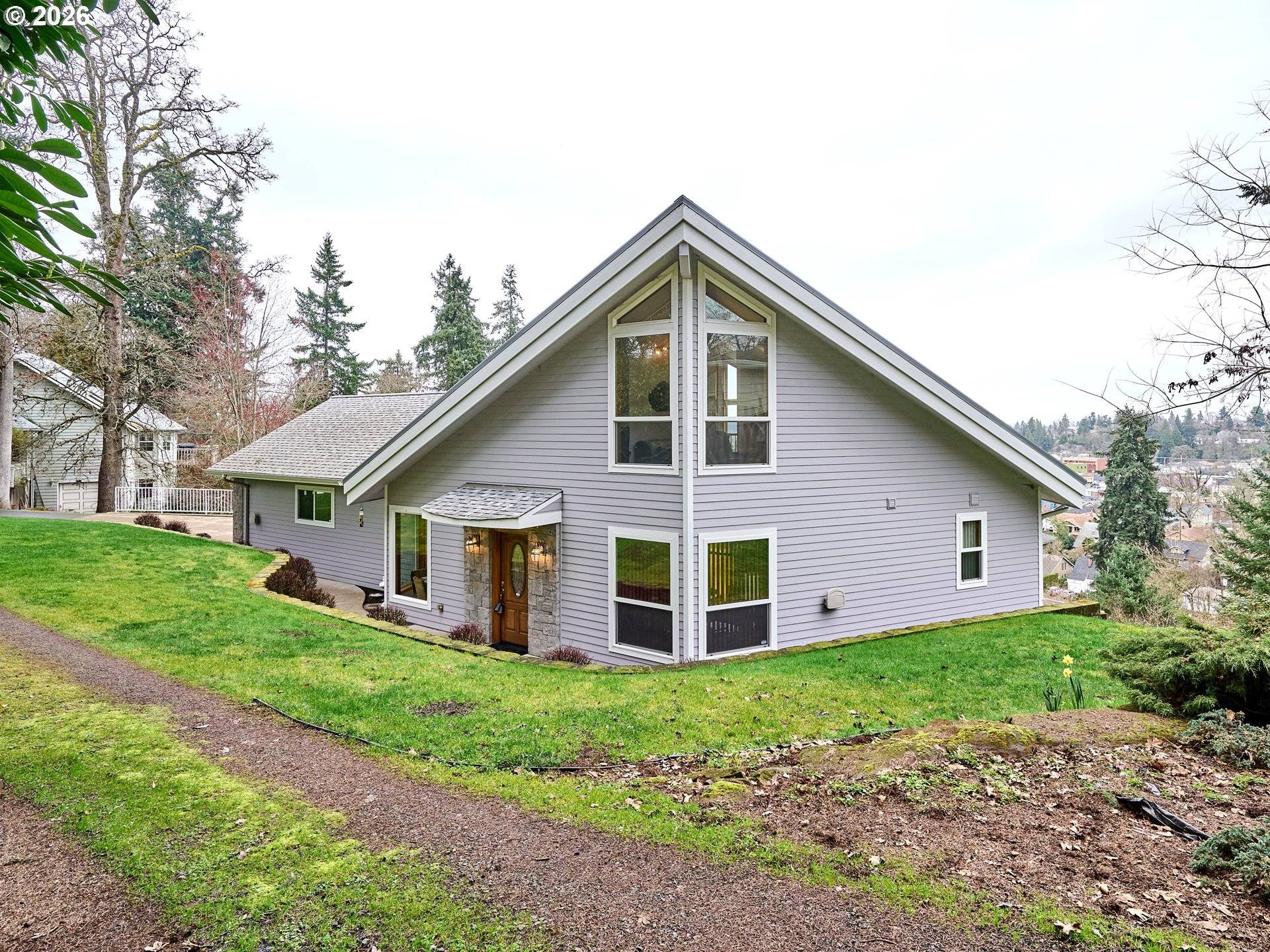 301 EDGEWOOD DR, Silverton, OR 97381