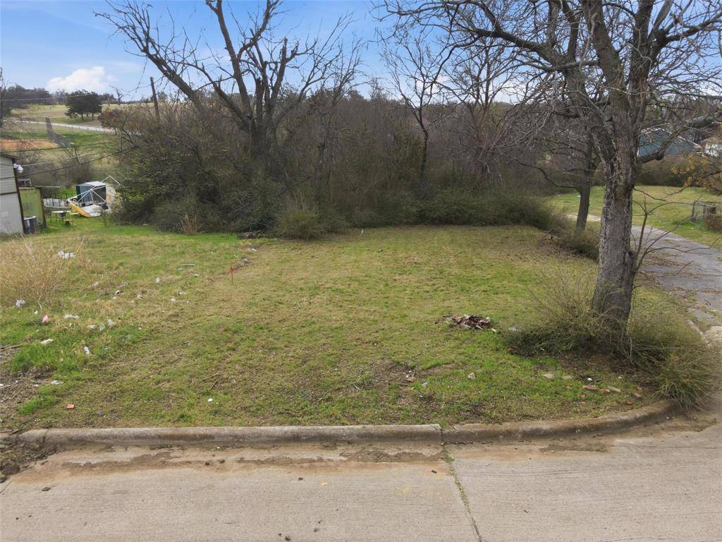 1060 E Oleander Street, Fort Worth, TX 76104