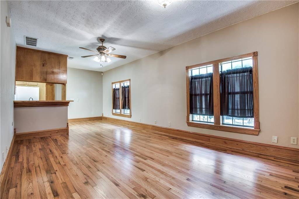 327 S Jefferson Street, Irving, TX 75060