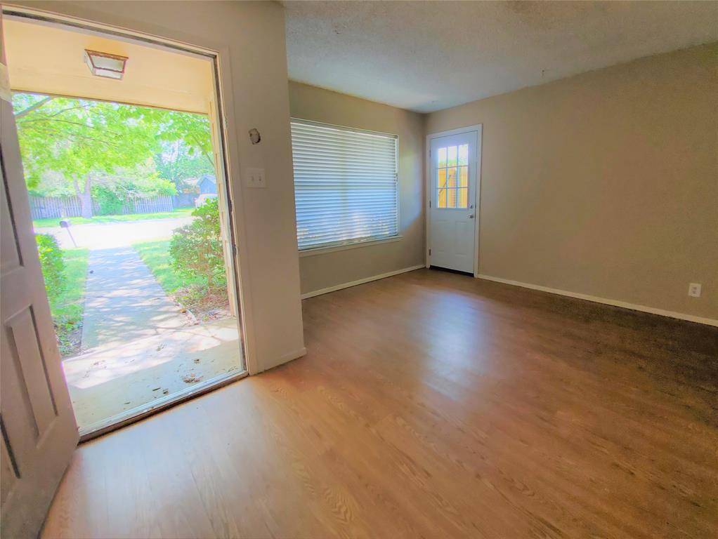 1002 Mulkey Lane, Denton, TX 76209