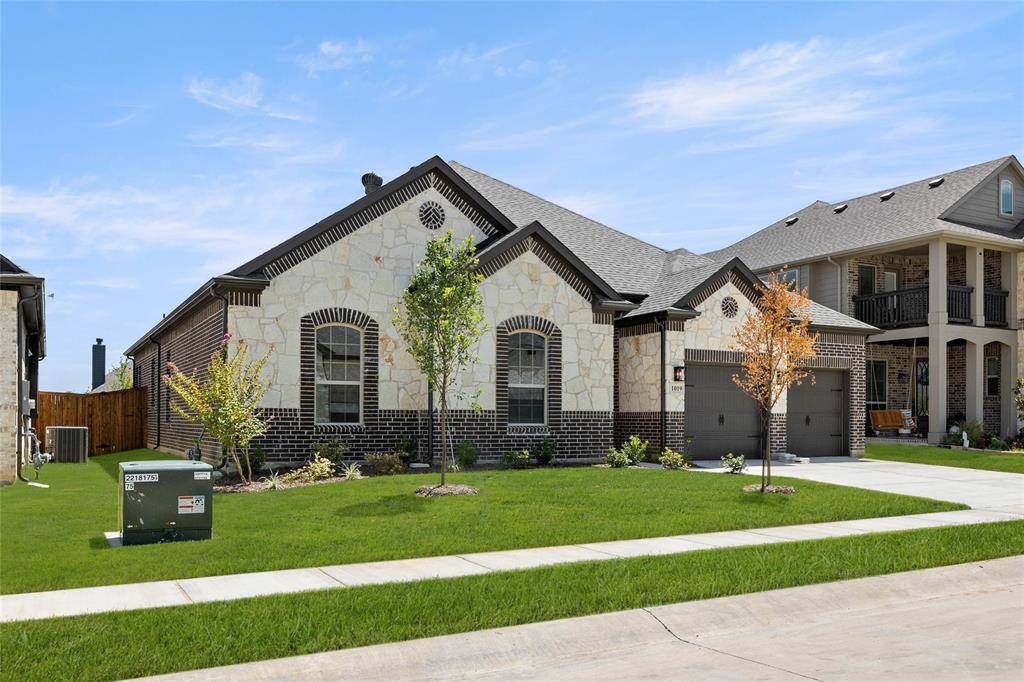 1019 Moss Grove Trail, Justin, TX 76247