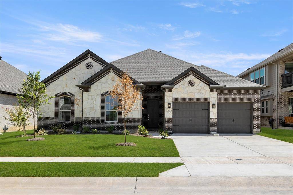 1019 Moss Grove Trail, Justin, TX 76247