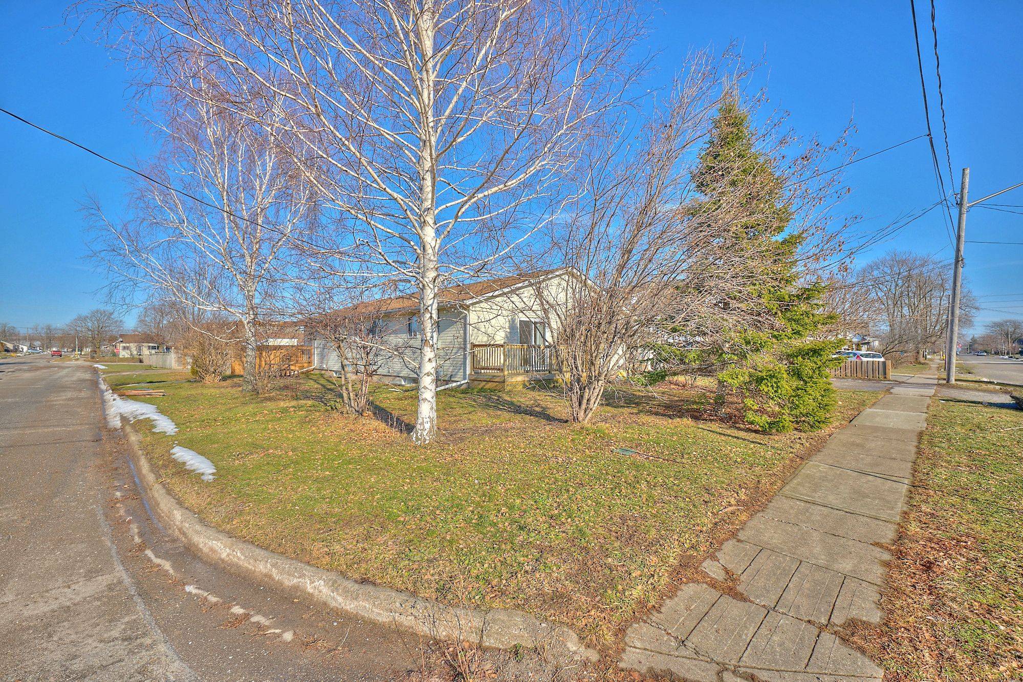 141 Douglas ST, Fort Erie, ON L2A 6V3