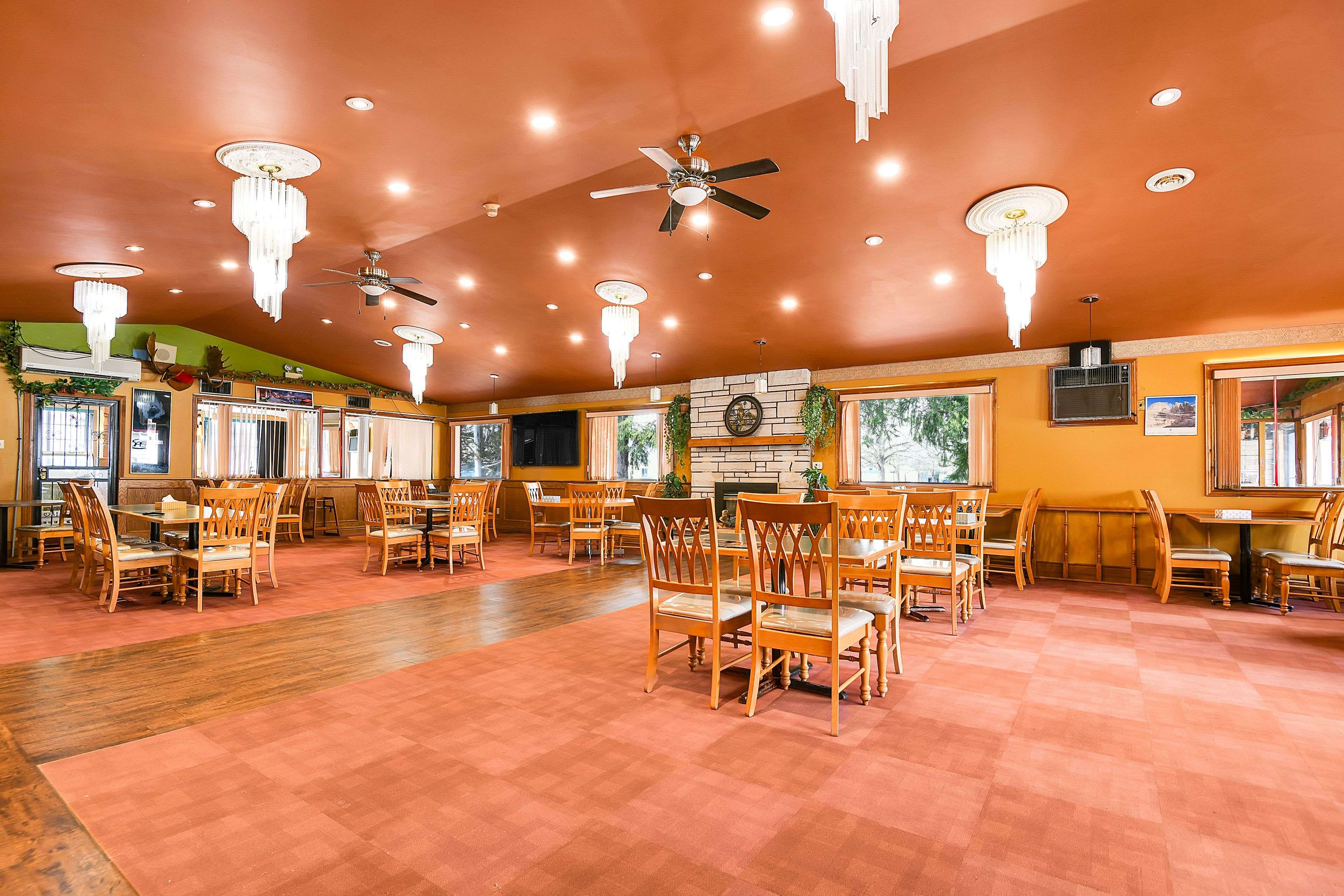 39 Bedford ST S, Westport, ON K0G 1X0