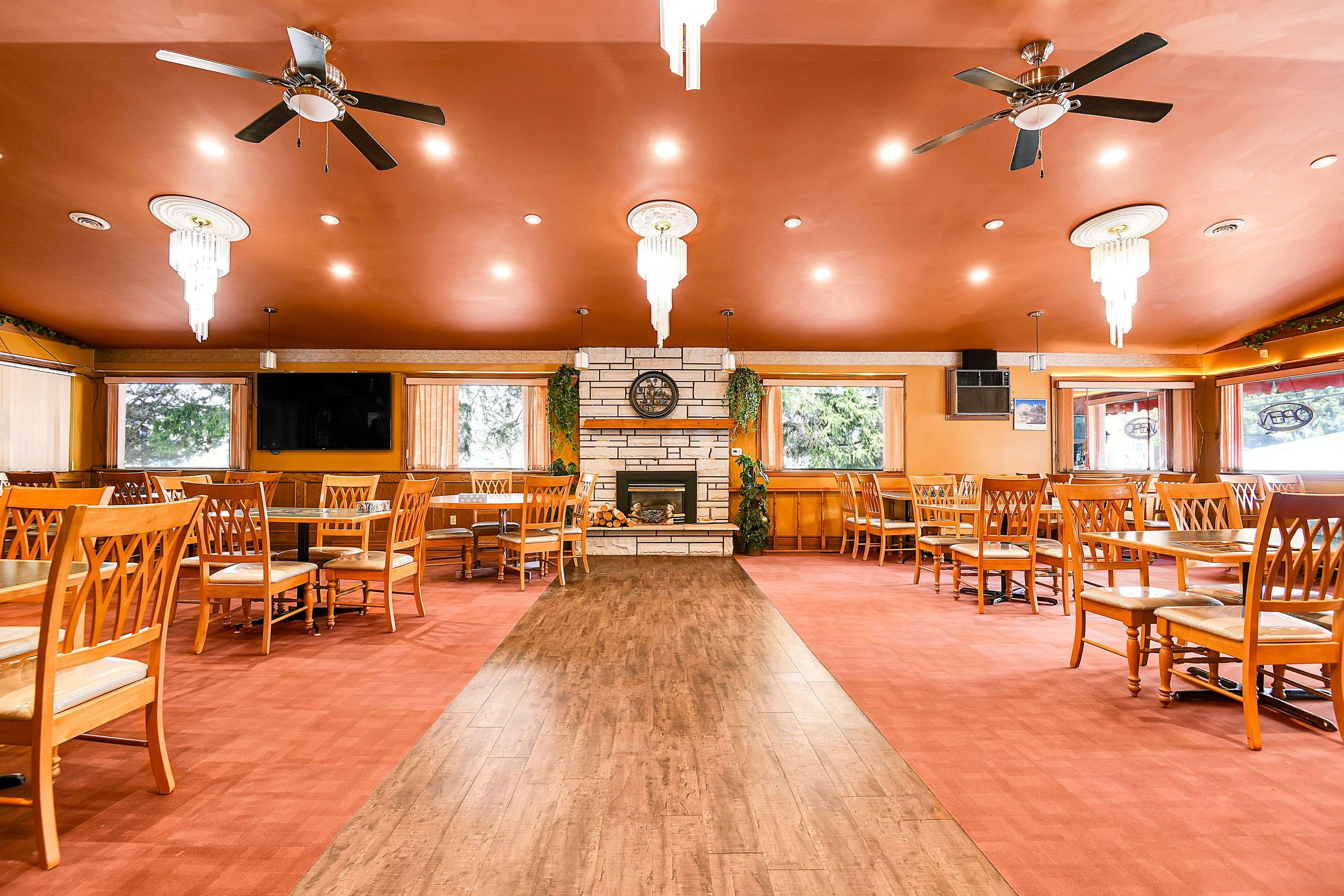 39 Bedford ST S, Westport, ON K0G 1X0