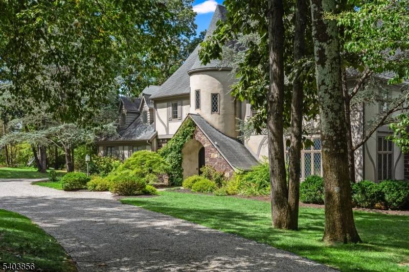 101 Sunnybranch Rd, Far Hills Boro, NJ 07931
