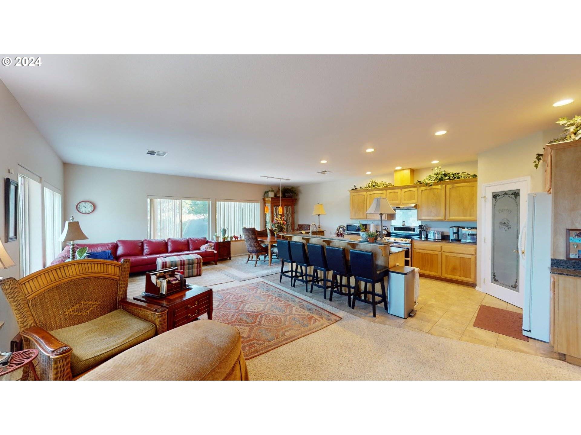 94244 10TH ST, Gold Beach, OR 97444
