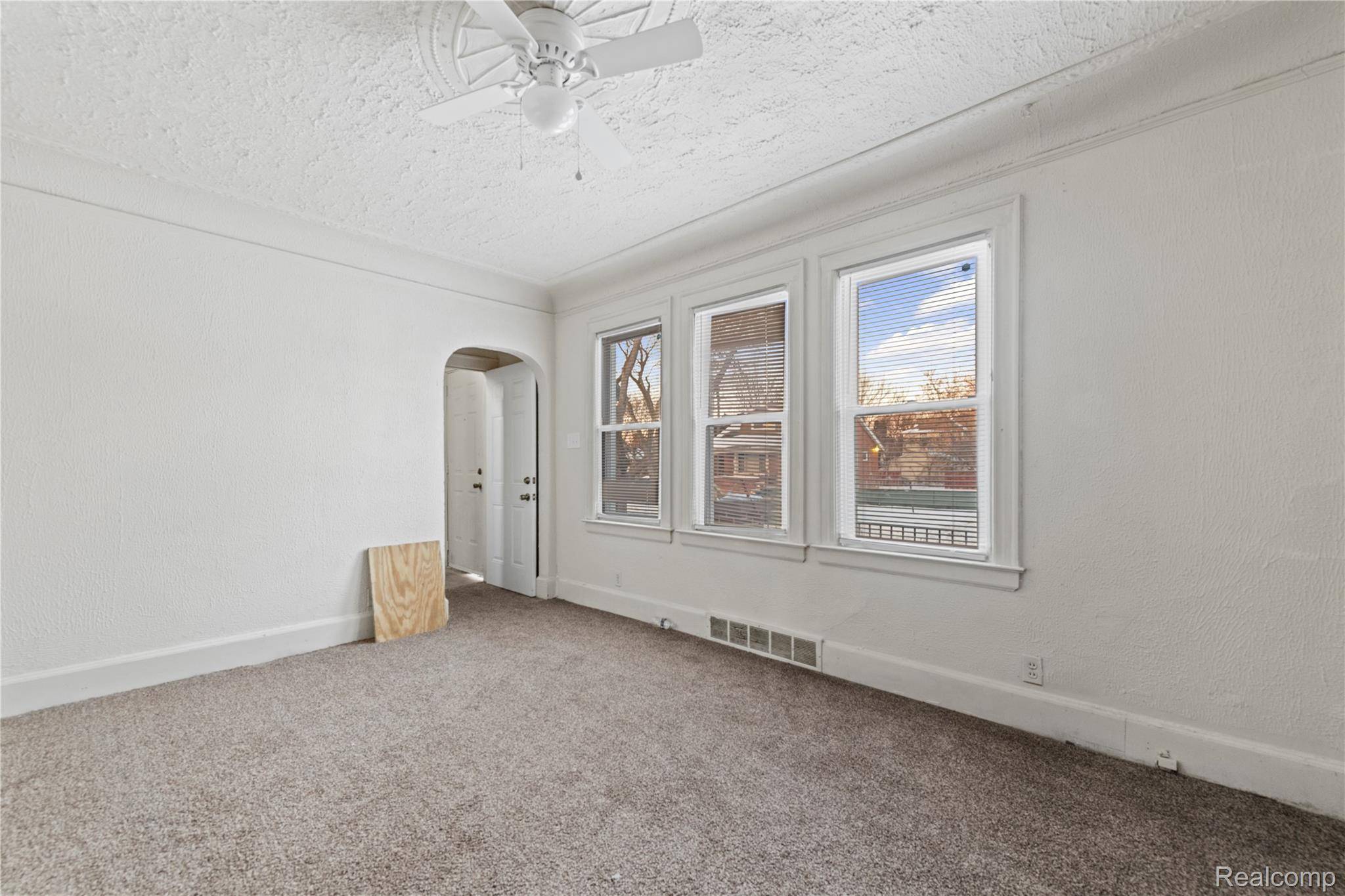 5569 Drexel ST, Detroit, MI 48213