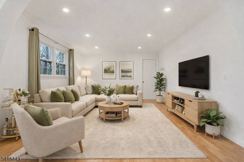 1035 Hillside Dr, North Brunswick Twp., NJ 08902