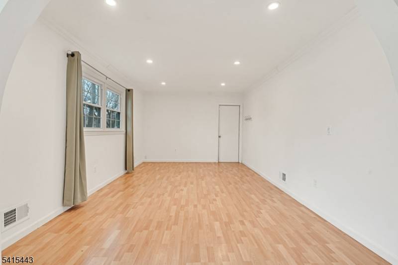 1035 Hillside Dr, North Brunswick Twp., NJ 08902