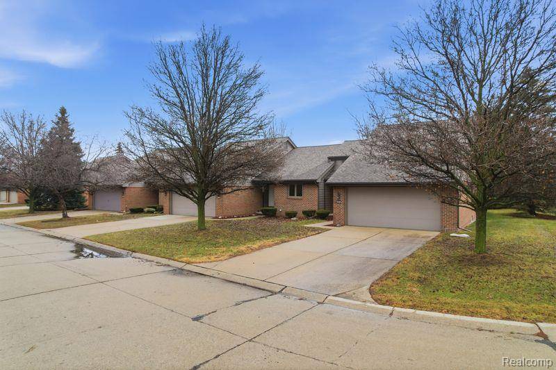 45530 Meadows SQ, Macomb Township, MI 48044