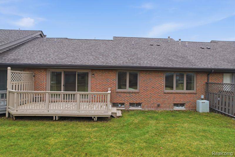 45530 Meadows SQ, Macomb Township, MI 48044