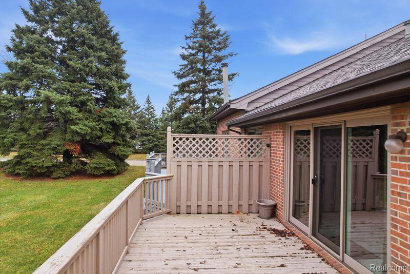 45530 Meadows SQ, Macomb Township, MI 48044